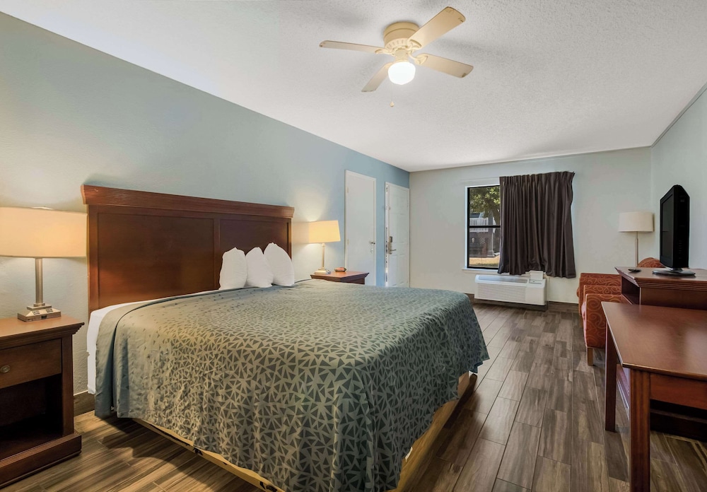 econo lodge inn and suites fulton rockport