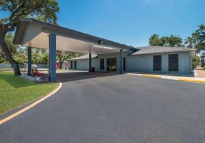 econo lodge inn and suites fulton rockport