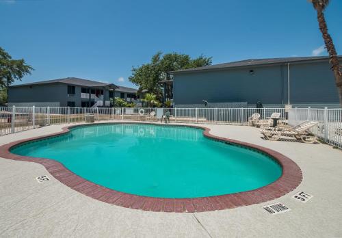econo lodge inn and suites fulton rockport