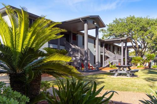econo lodge inn and suites fulton rockport
