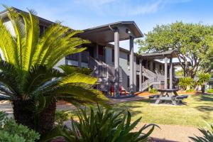 econo lodge inn and suites fulton rockport