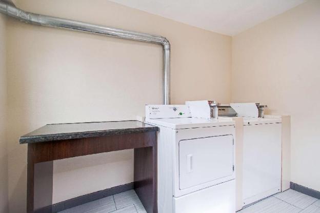 red roof inn houston spring north