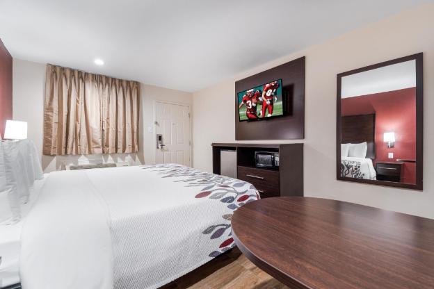 red roof inn houston spring north