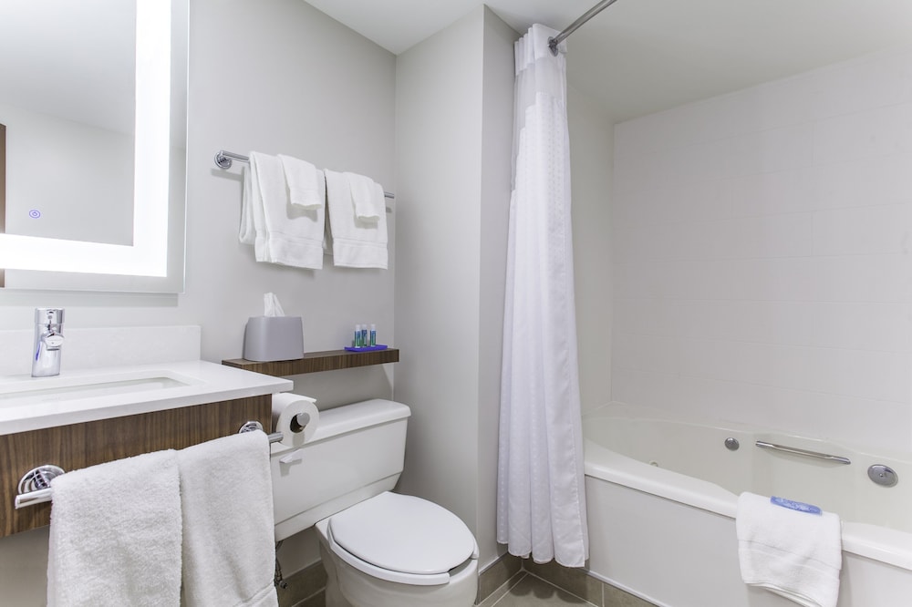holiday inn express and suites mississauga toronto southwest by ihg
