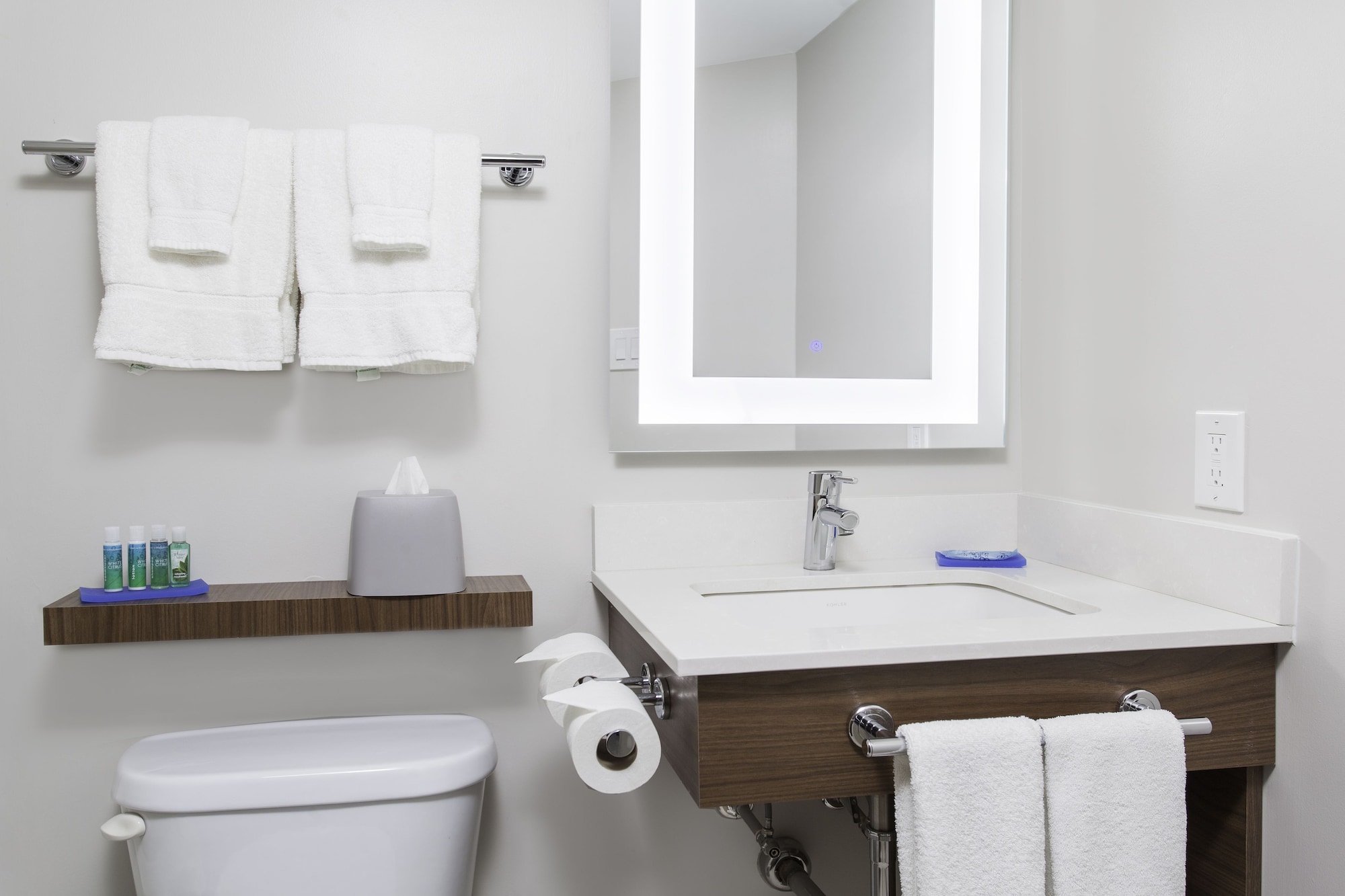 holiday inn express and suites mississauga toronto southwest by ihg