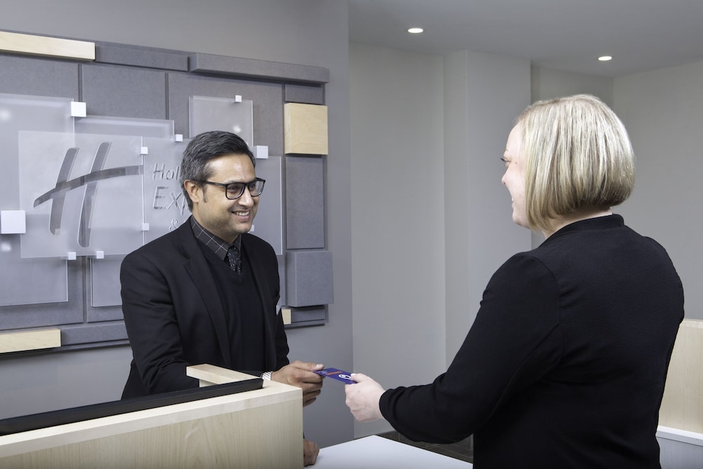 holiday inn express and suites mississauga toronto southwest by ihg