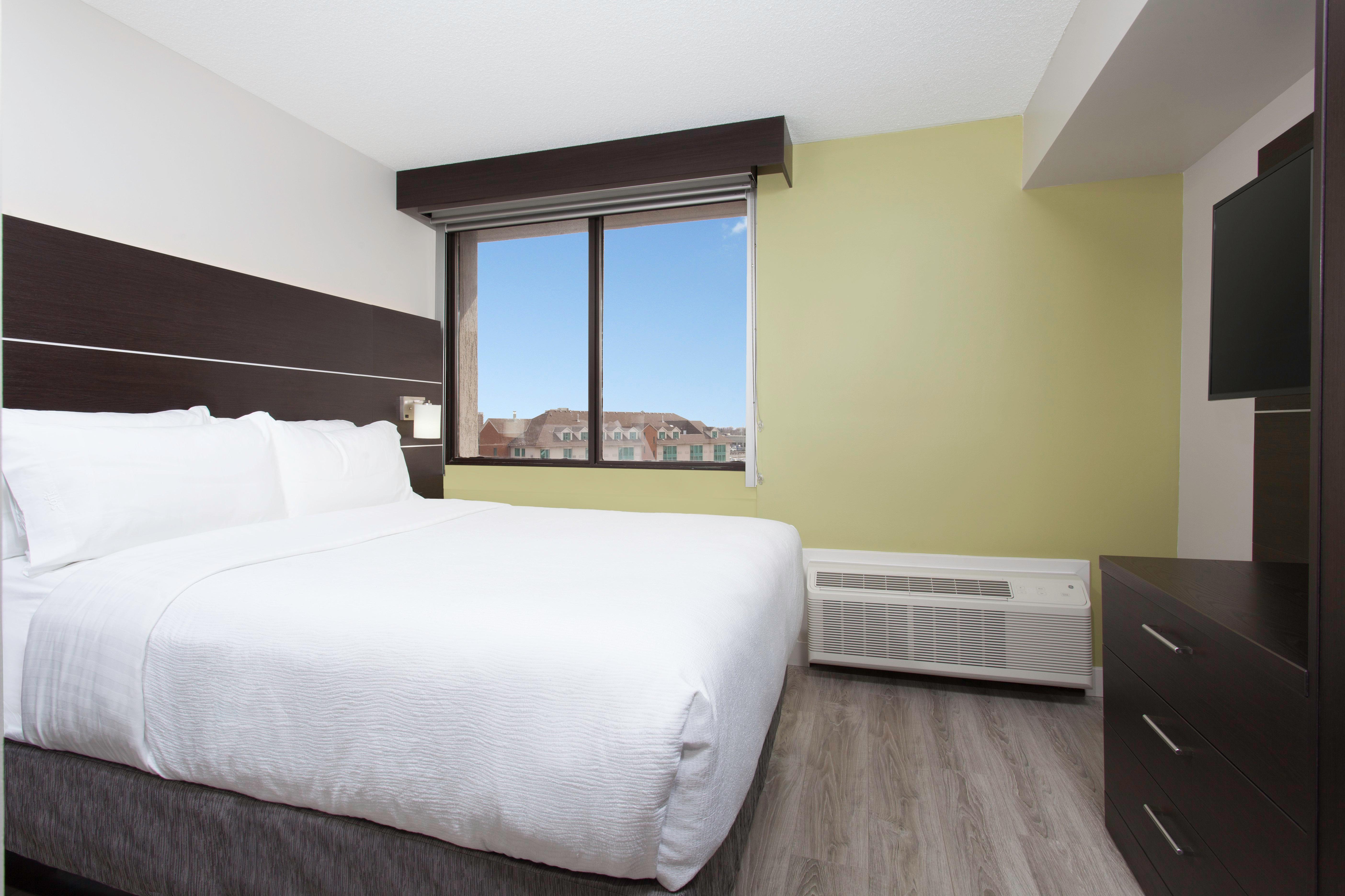 holiday inn express and suites mississauga toronto southwest by ihg