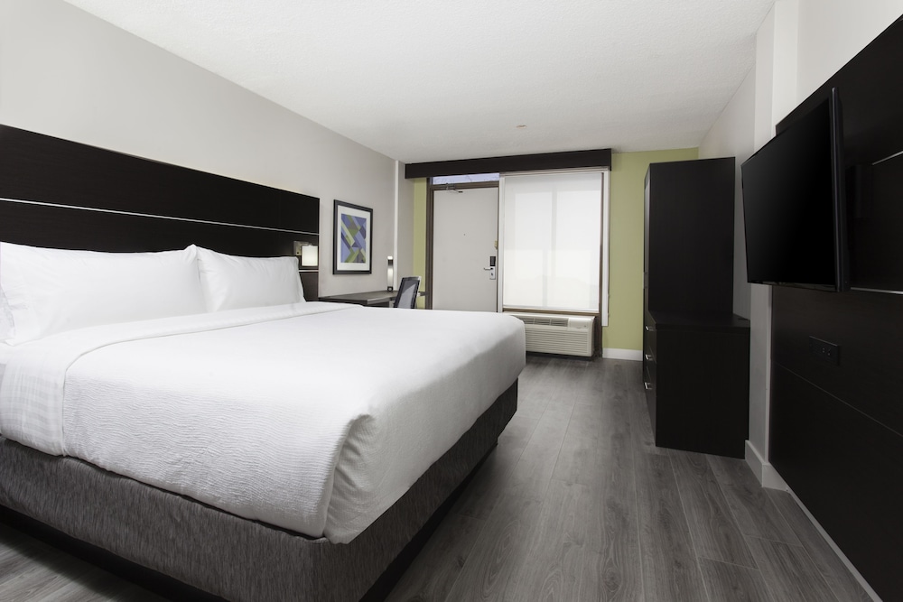 holiday inn express and suites mississauga toronto southwest by ihg