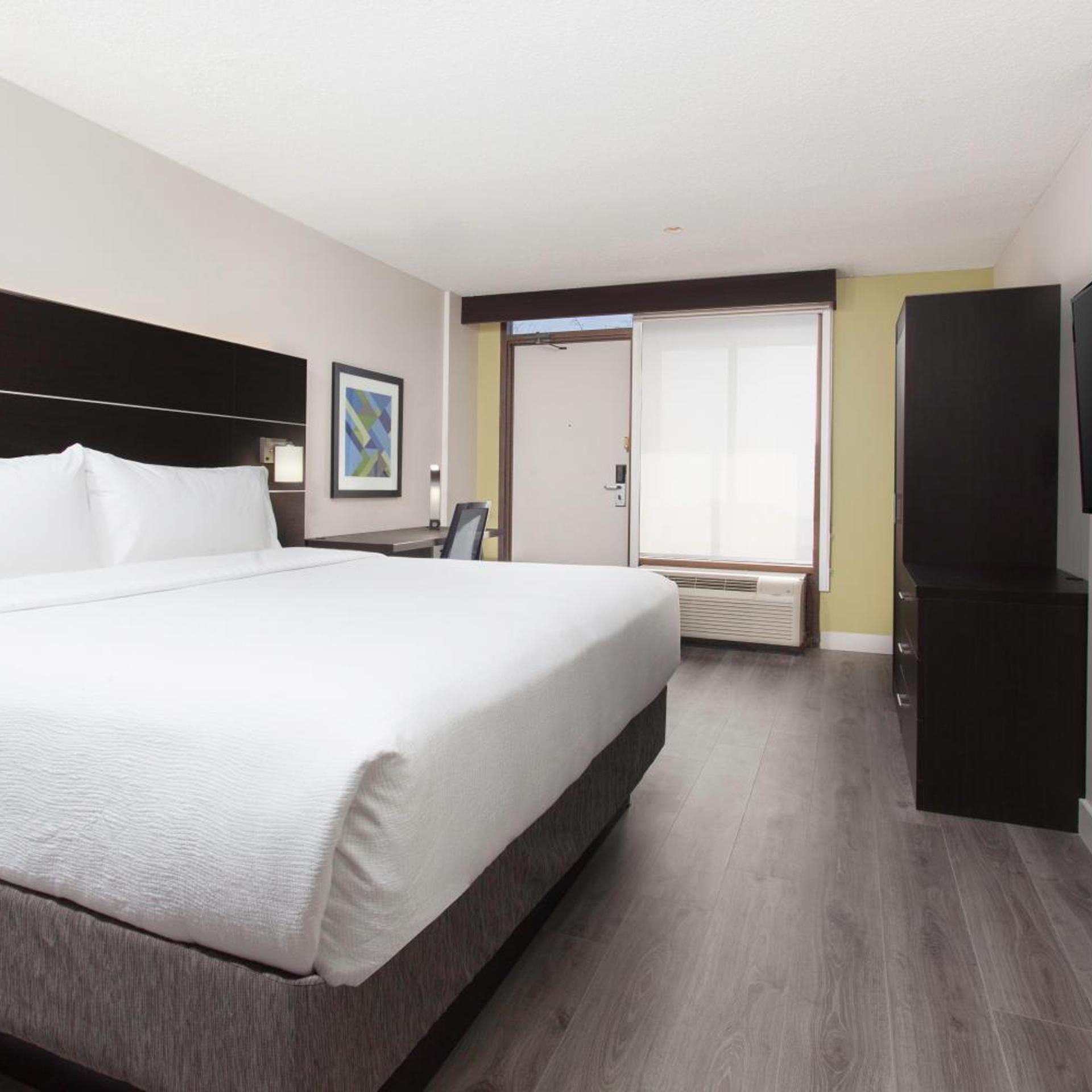 holiday inn express and suites mississauga toronto southwest by ihg