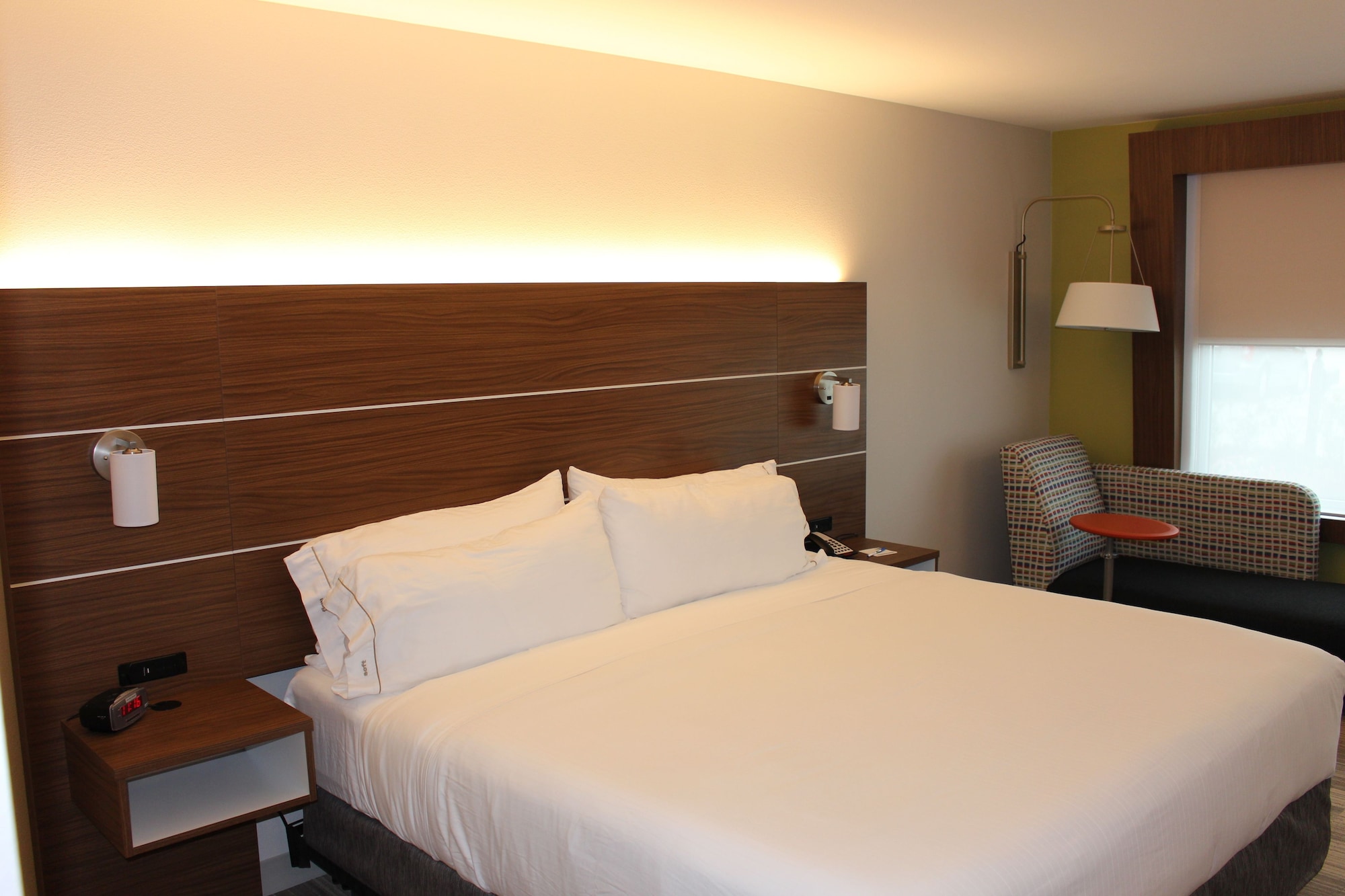 holiday inn express and suites mississauga toronto southwest by ihg