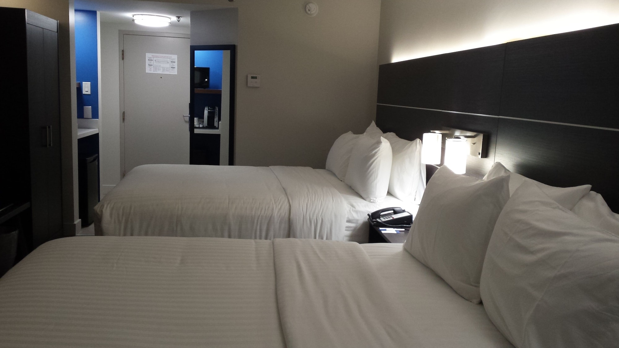 holiday inn express and suites mississauga toronto southwest by ihg