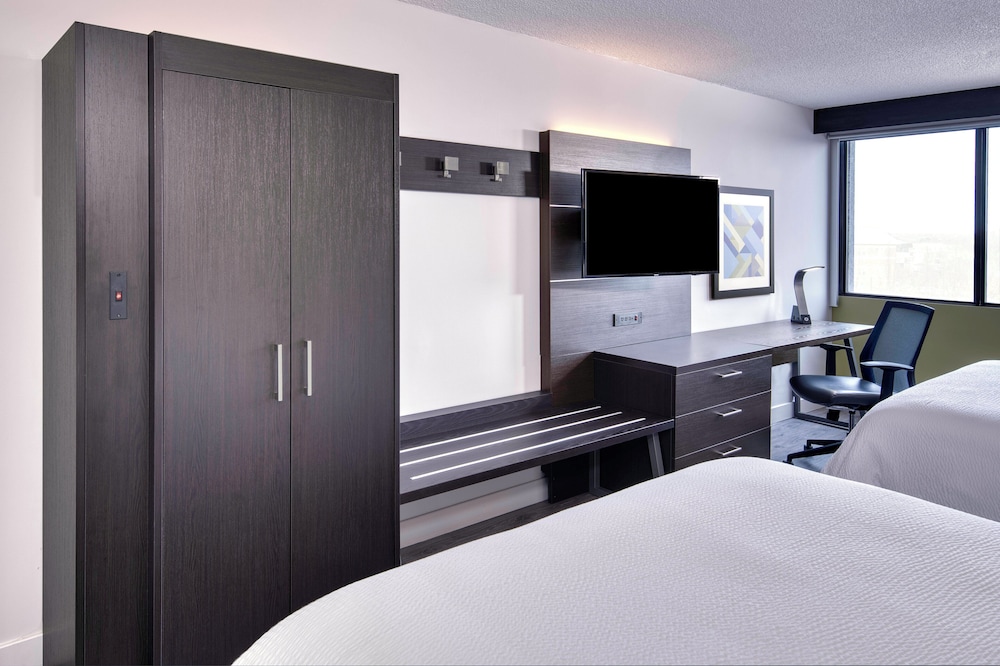holiday inn express and suites mississauga toronto southwest by ihg