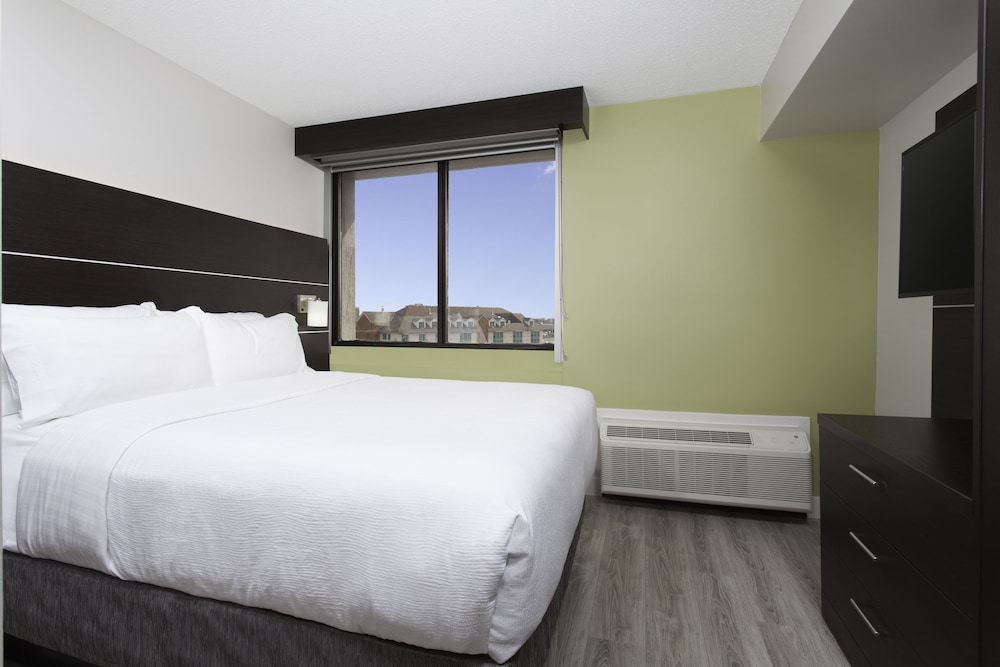 holiday inn express and suites mississauga toronto southwest by ihg