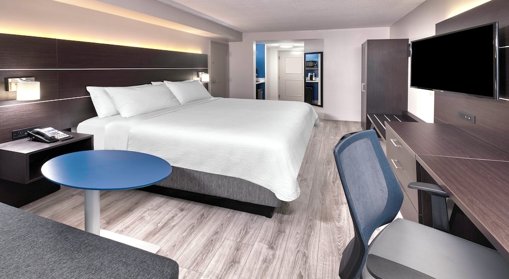 holiday inn express and suites mississauga toronto southwest by ihg