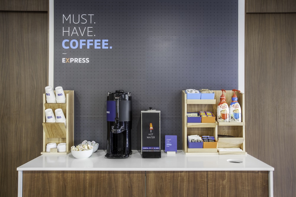 holiday inn express and suites mississauga toronto southwest by ihg