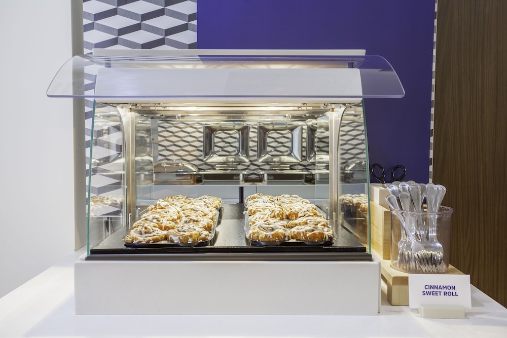 holiday inn express and suites mississauga toronto southwest by ihg