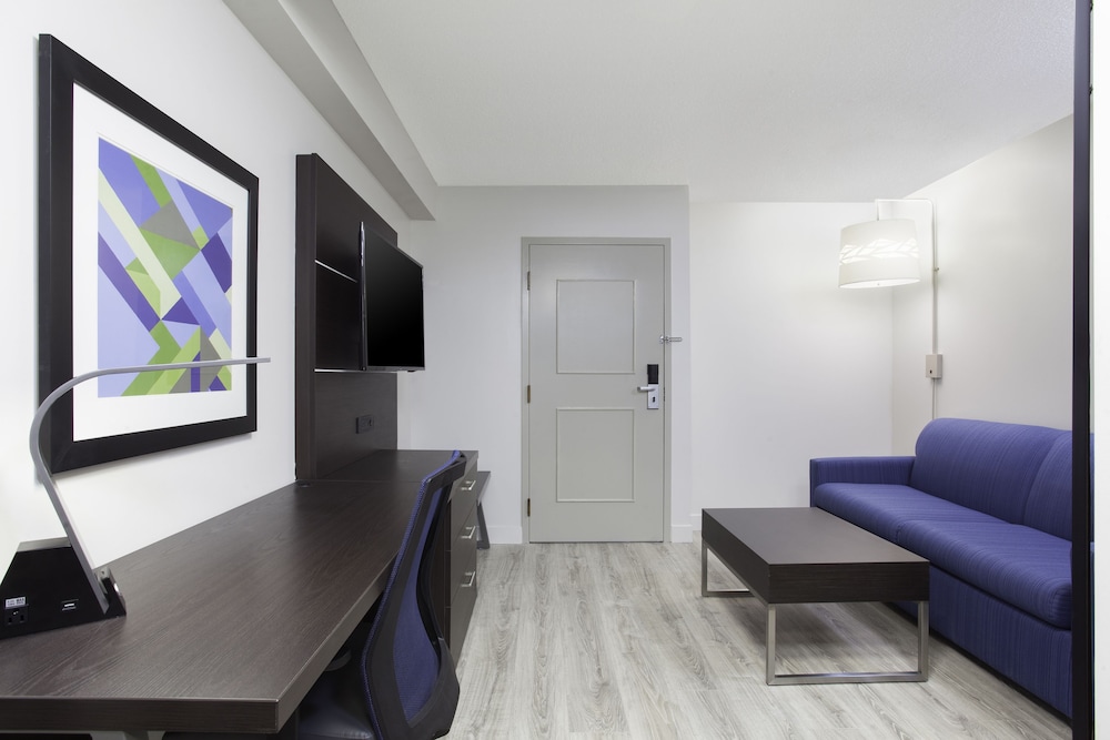 holiday inn express and suites mississauga toronto southwest by ihg