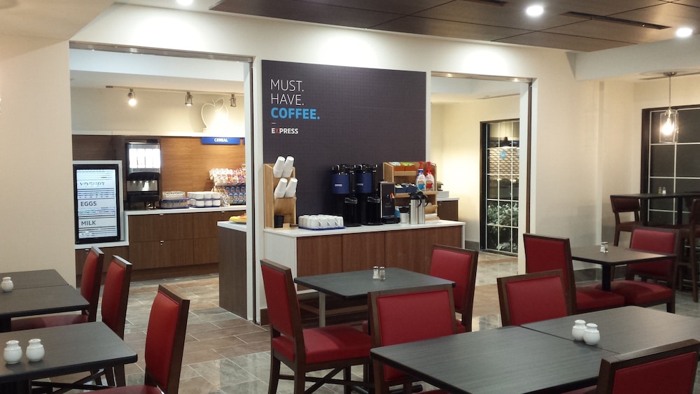holiday inn express and suites mississauga toronto southwest by ihg