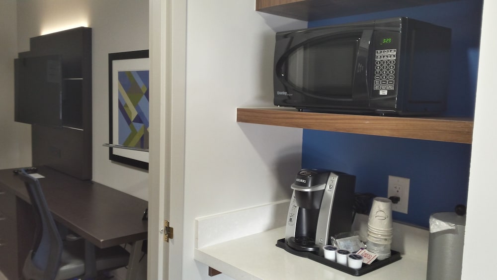 holiday inn express and suites mississauga toronto southwest by ihg