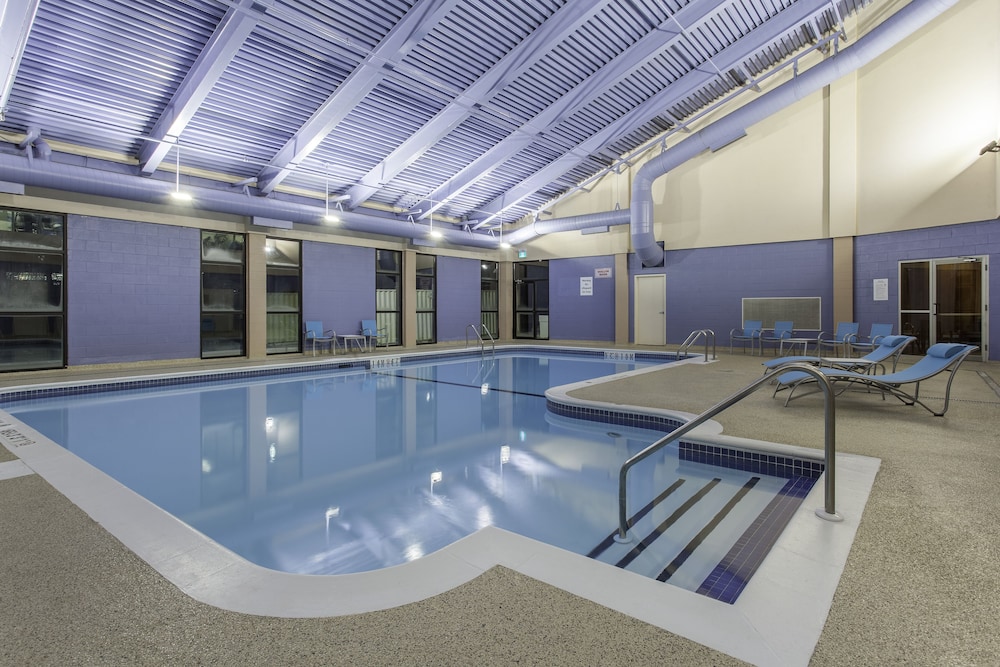 holiday inn express and suites mississauga toronto southwest by ihg