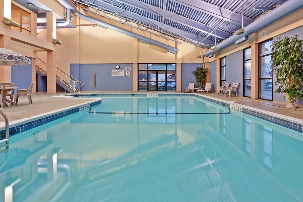 holiday inn express and suites mississauga toronto southwest by ihg