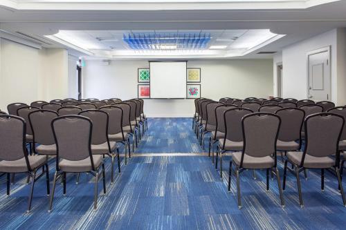 holiday inn express and suites mississauga toronto southwest by ihg