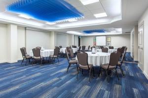 holiday inn express and suites mississauga toronto southwest by ihg