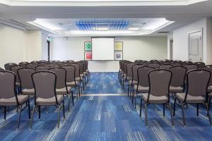 holiday inn express and suites mississauga toronto southwest by ihg