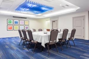 holiday inn express and suites mississauga toronto southwest by ihg