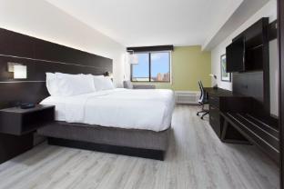 holiday inn express and suites mississauga toronto southwest by ihg