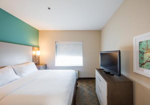 holiday inn and suites lake city by ihg