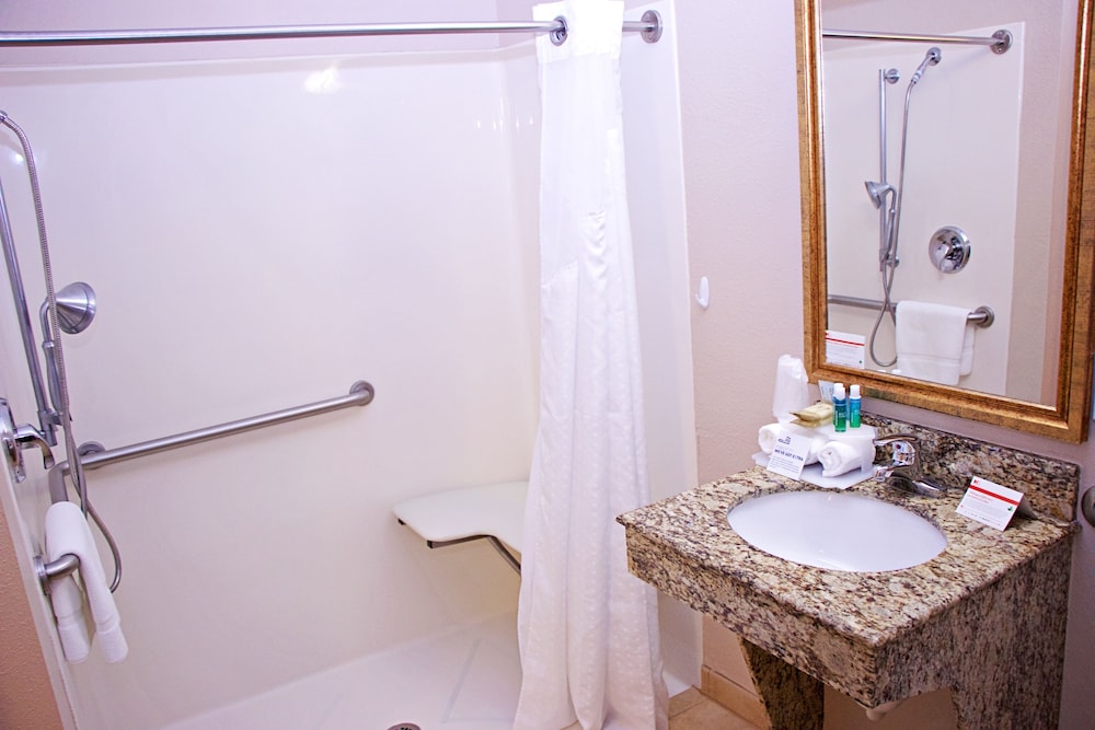 holiday inn express and suites fort pierre by ihg