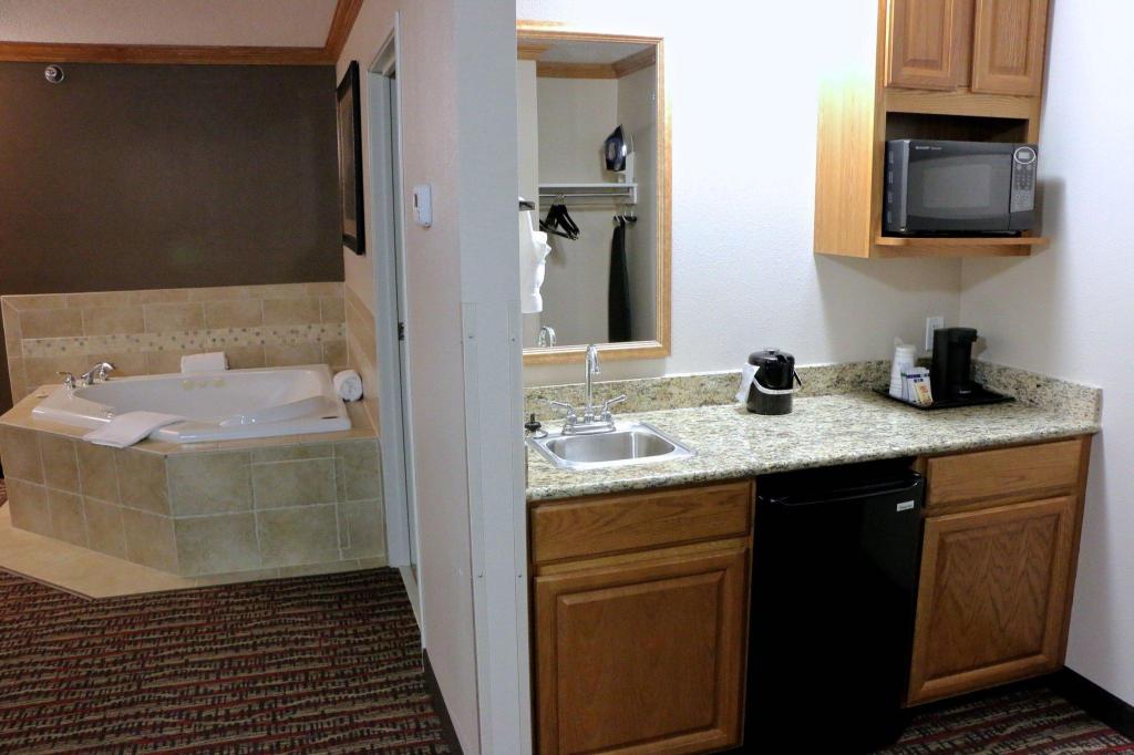 holiday inn express and suites fort pierre by ihg