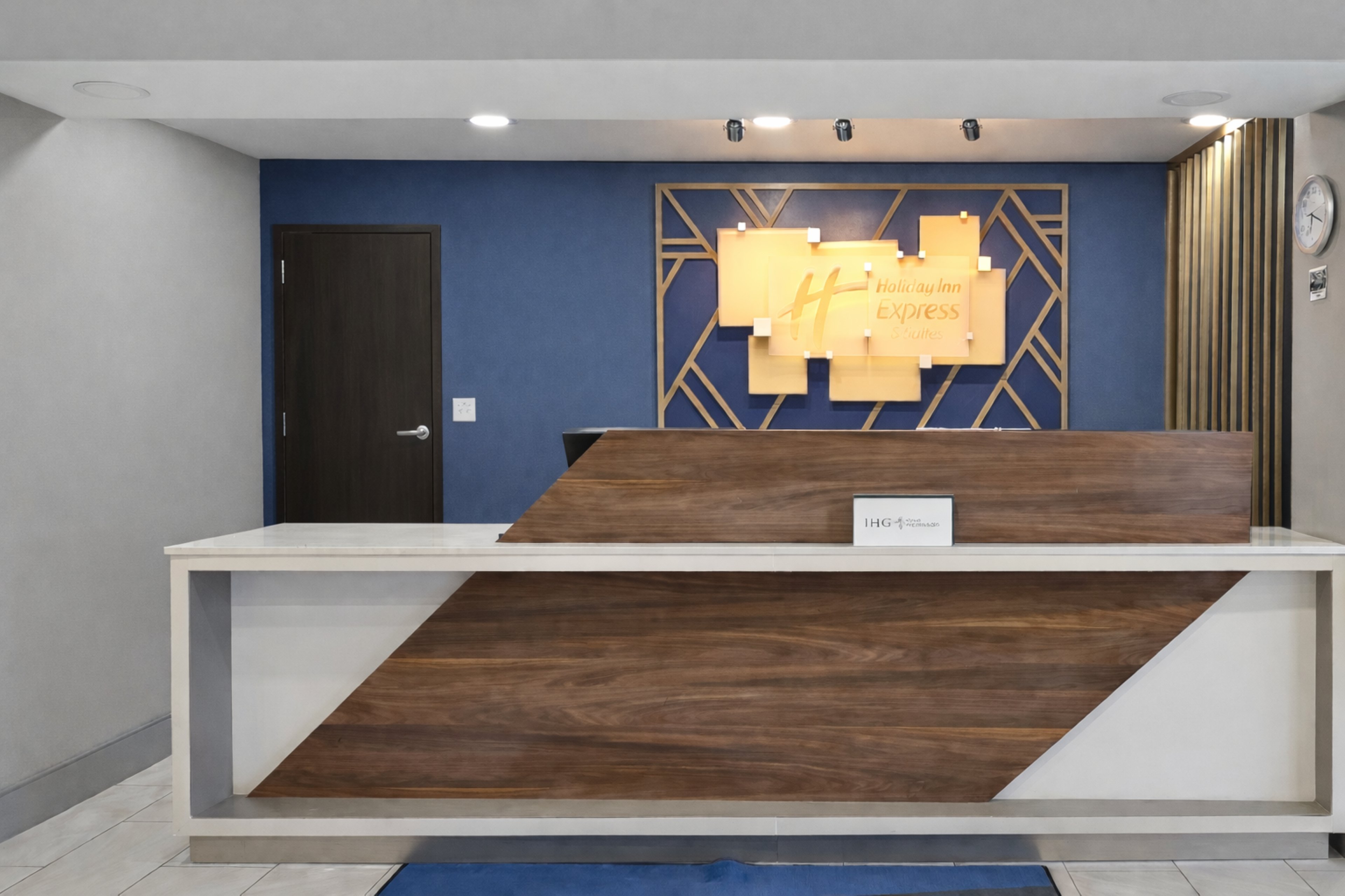 holiday inn express and suites fort pierre by ihg