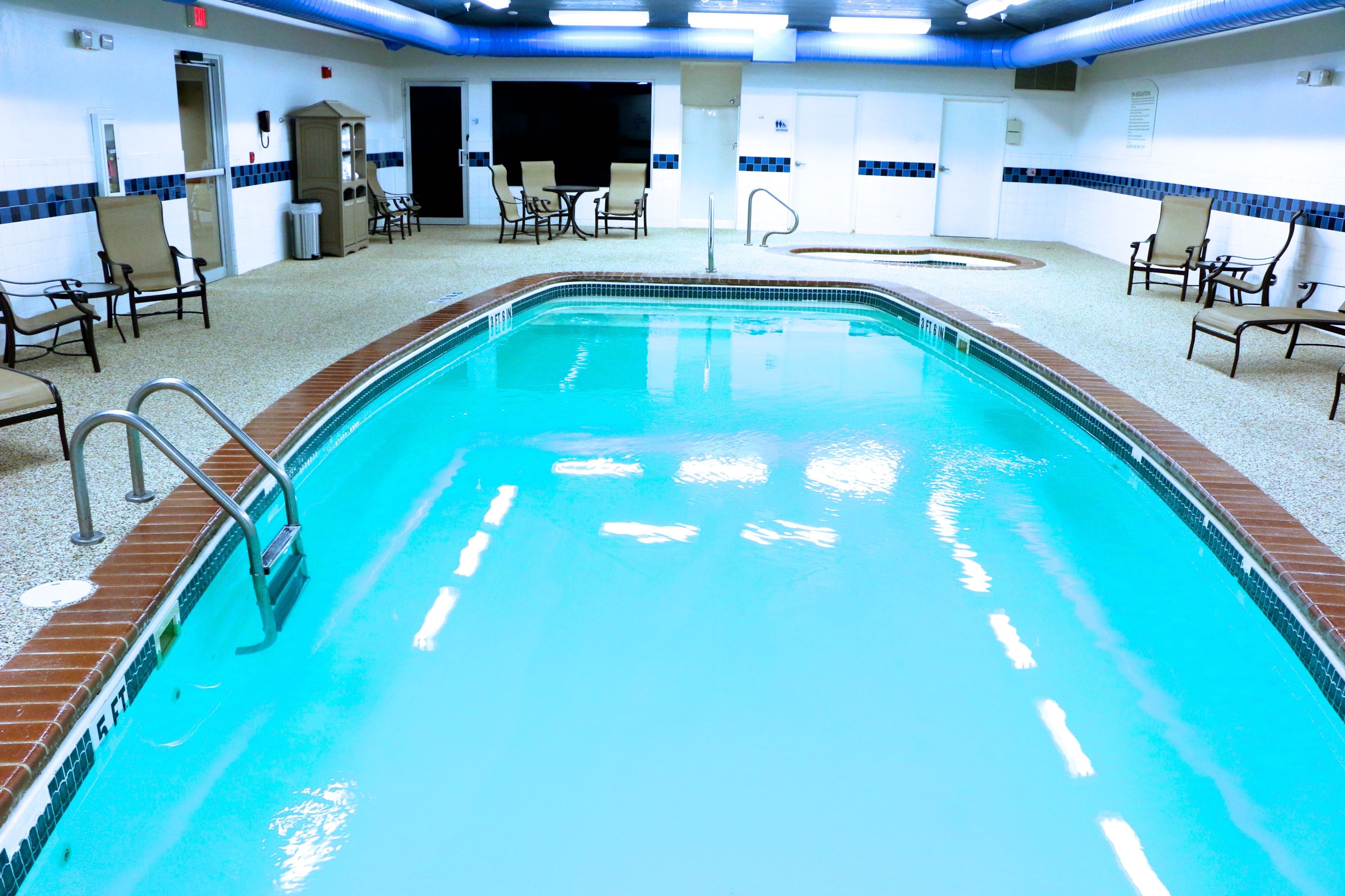 holiday inn express and suites fort pierre by ihg