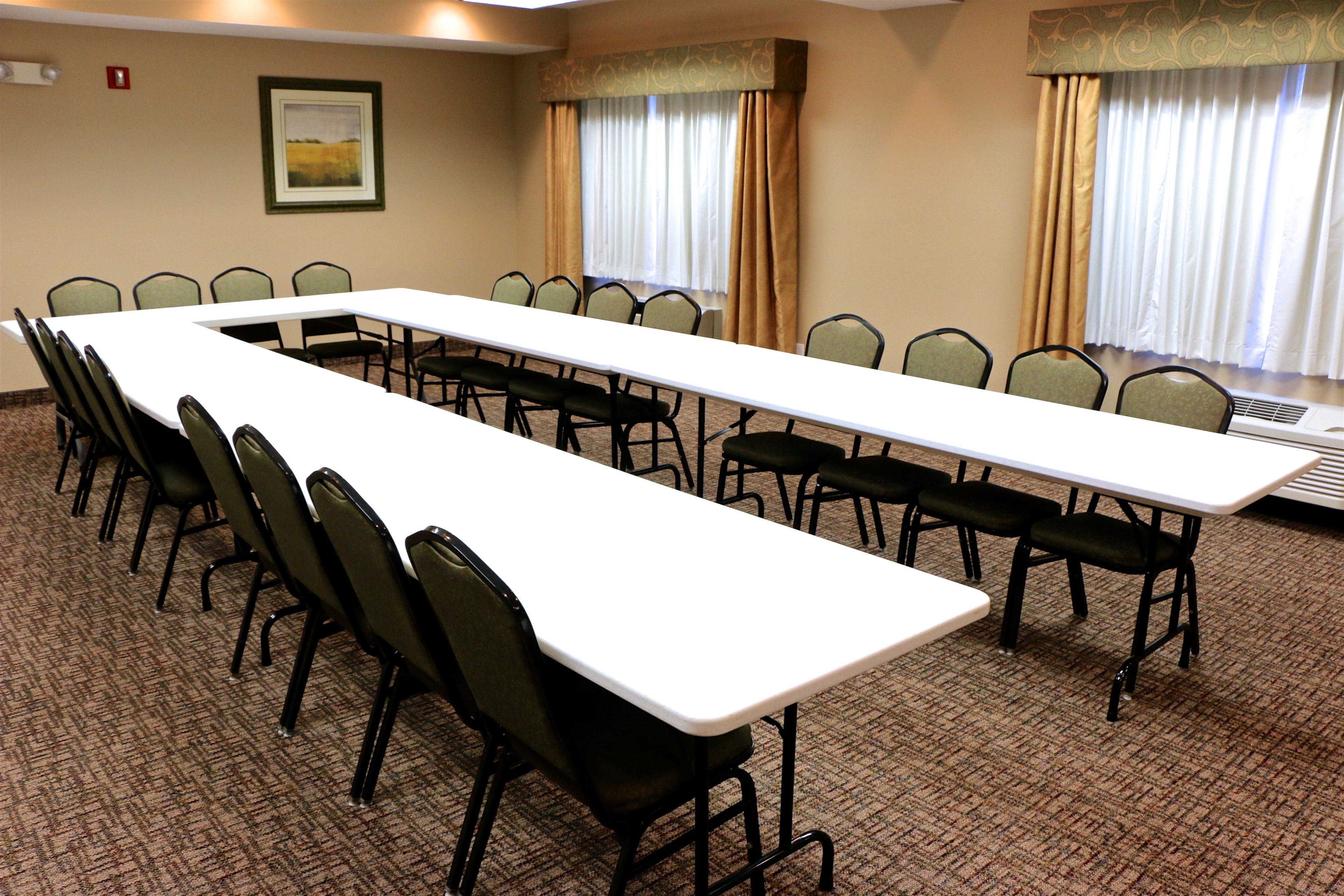 holiday inn express and suites fort pierre by ihg