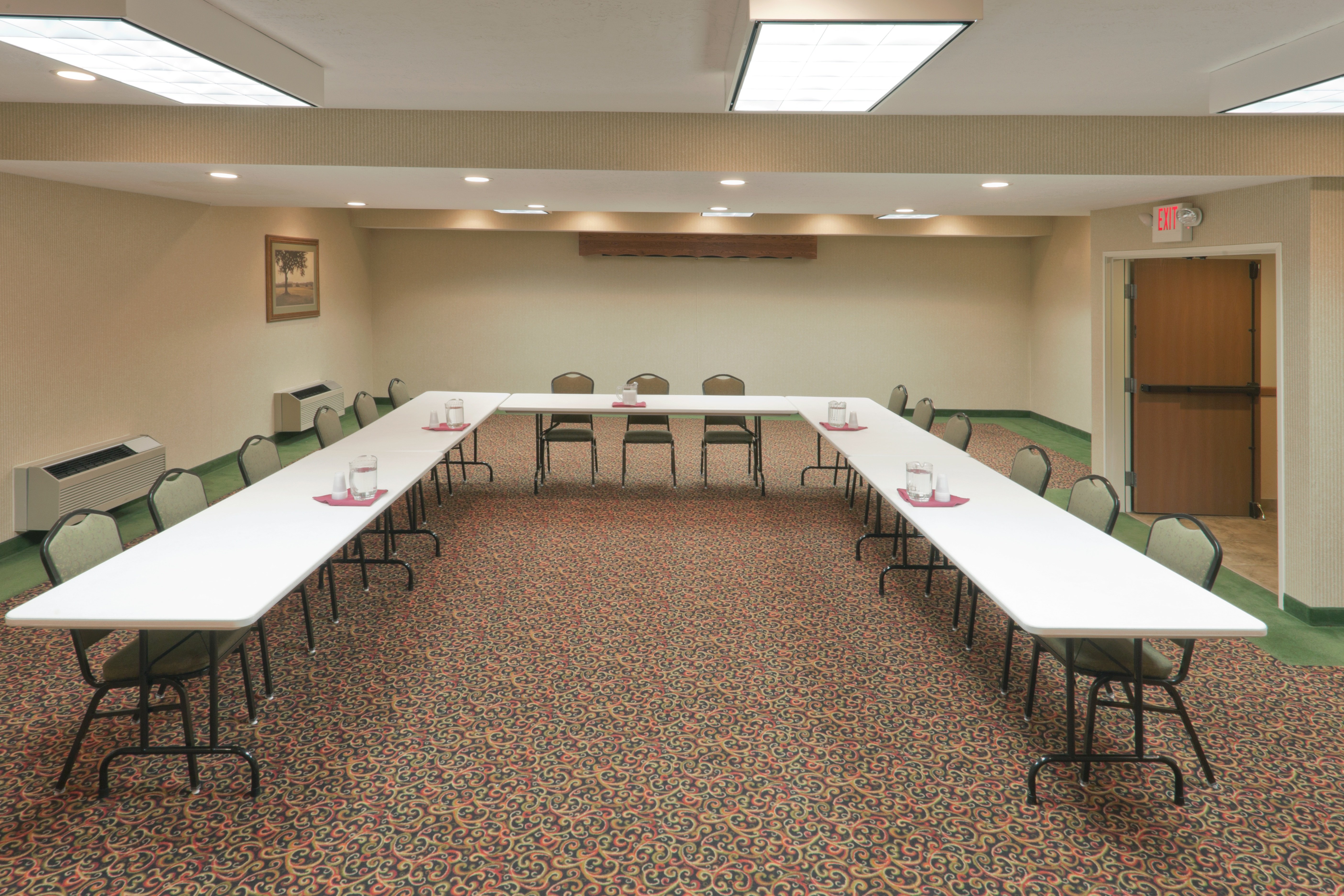 holiday inn express and suites fort pierre by ihg