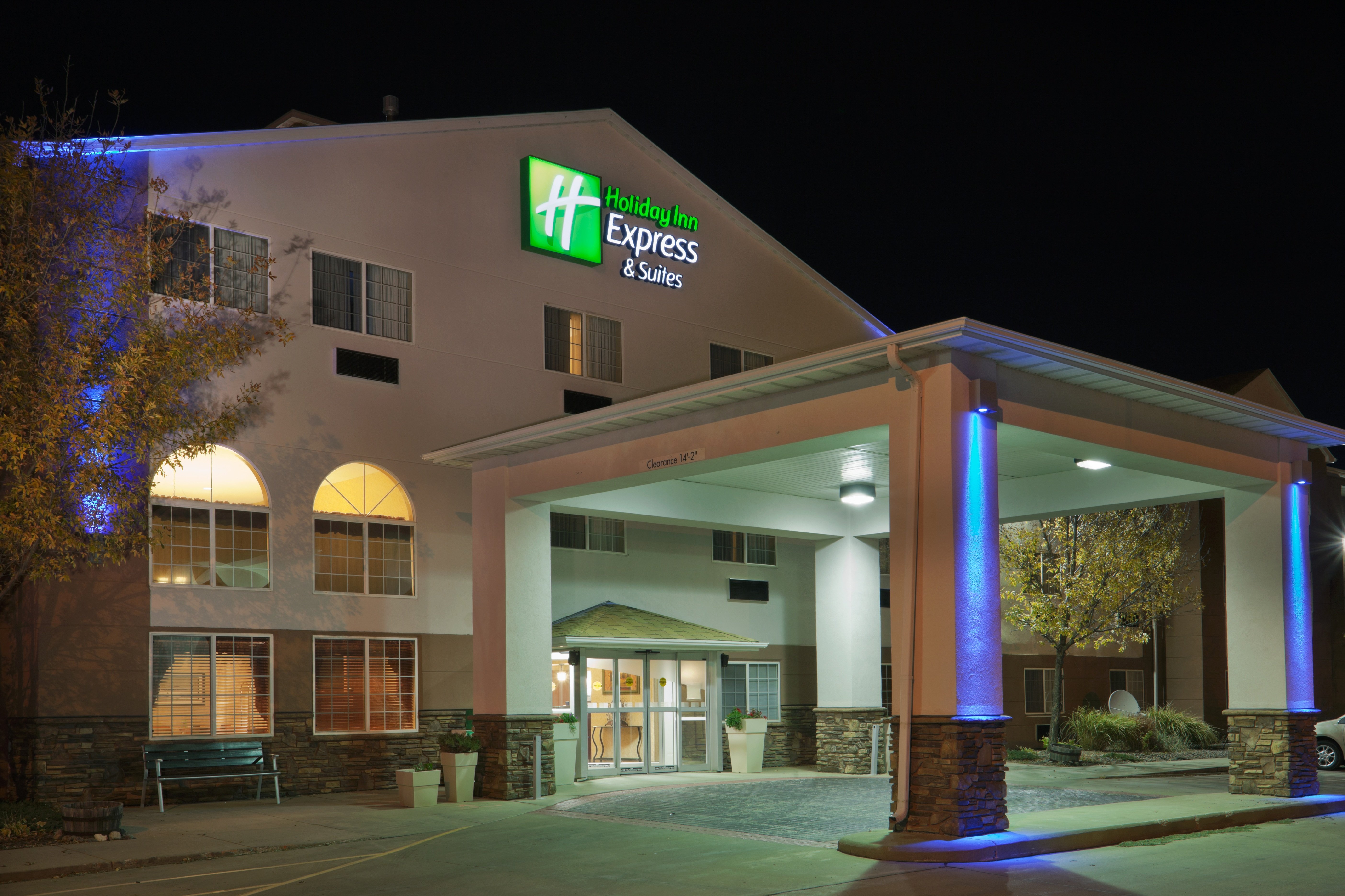 holiday inn express and suites fort pierre by ihg