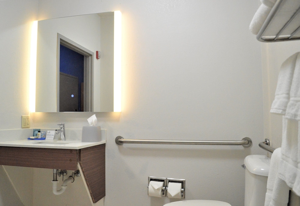 holiday inn express and suites batesville by ihg