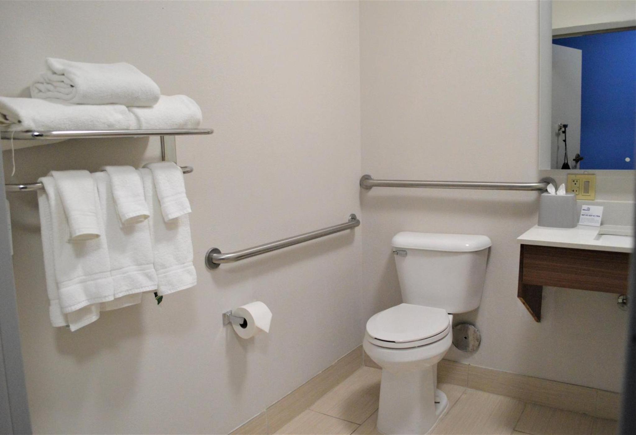 holiday inn express and suites batesville by ihg