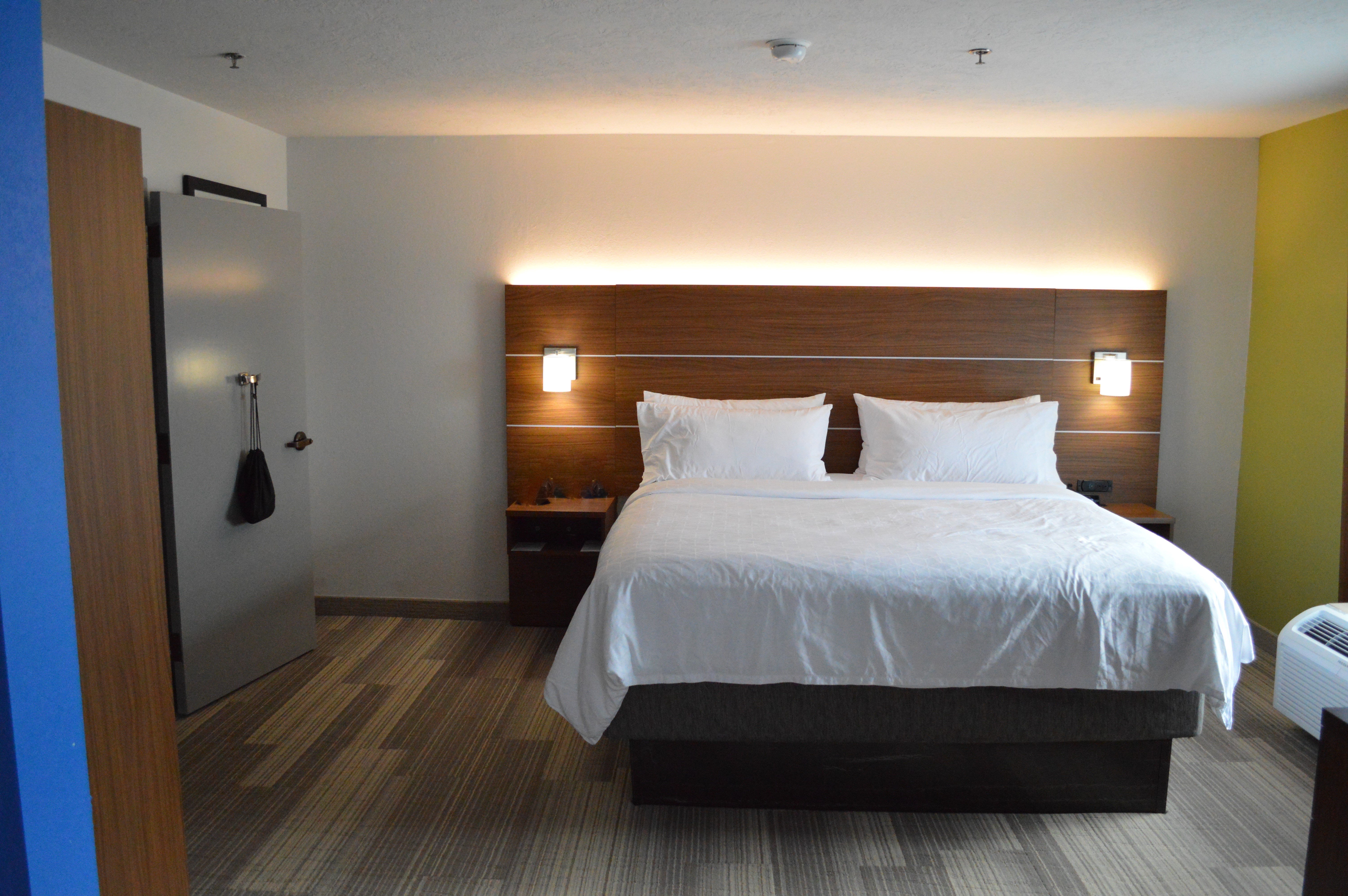 holiday inn express and suites batesville by ihg