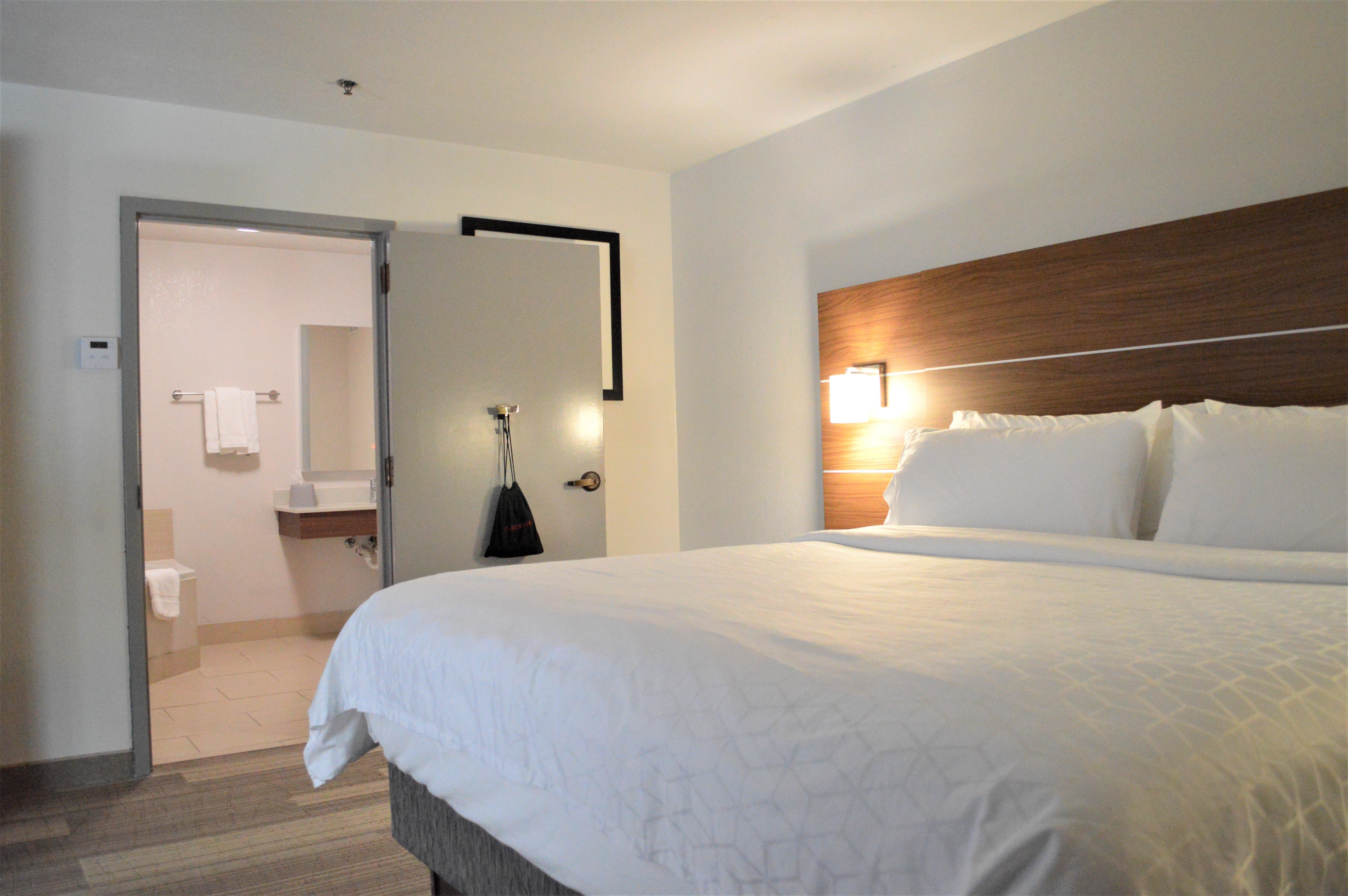 holiday inn express and suites batesville by ihg