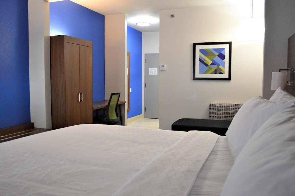 holiday inn express and suites batesville by ihg