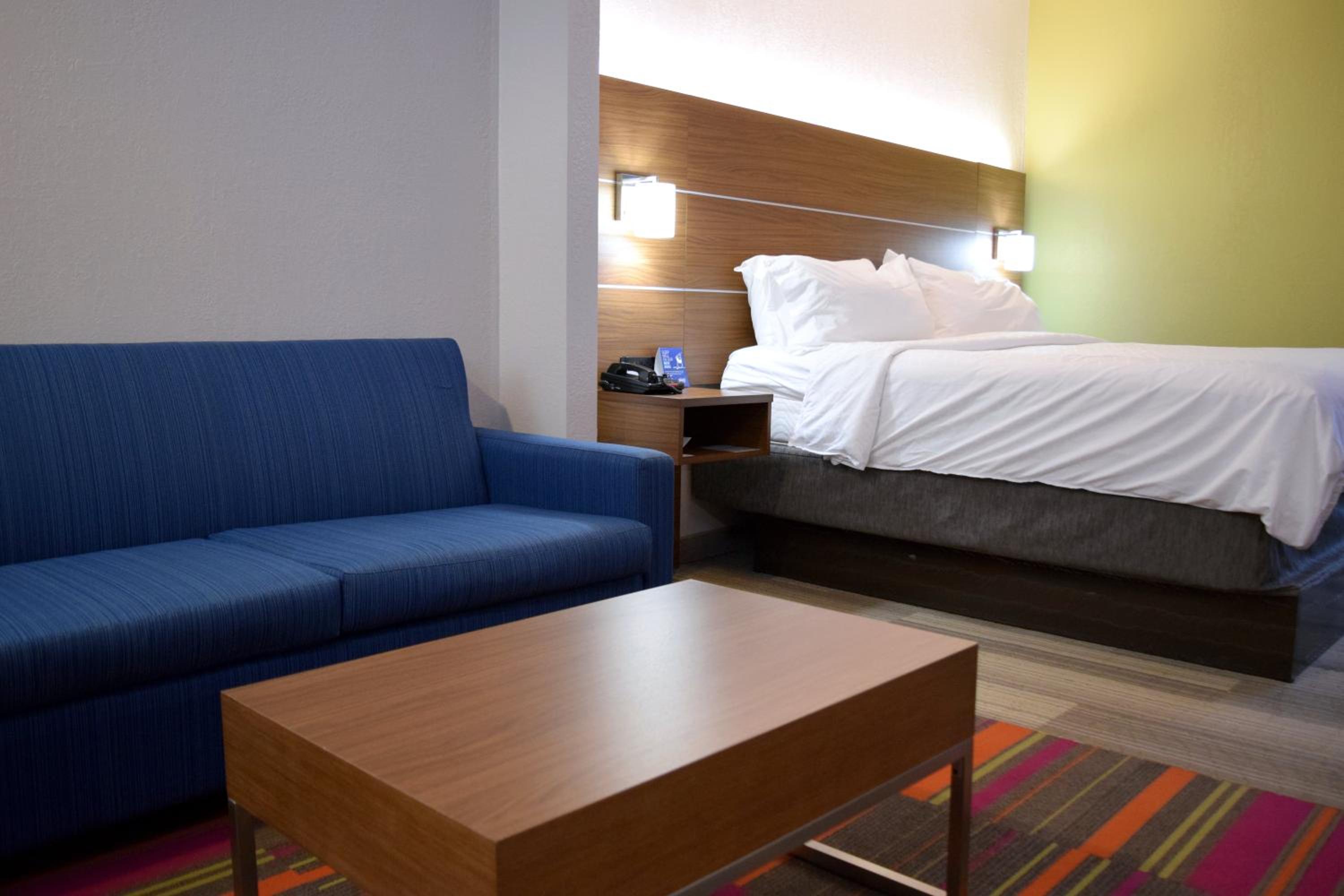 holiday inn express and suites batesville by ihg