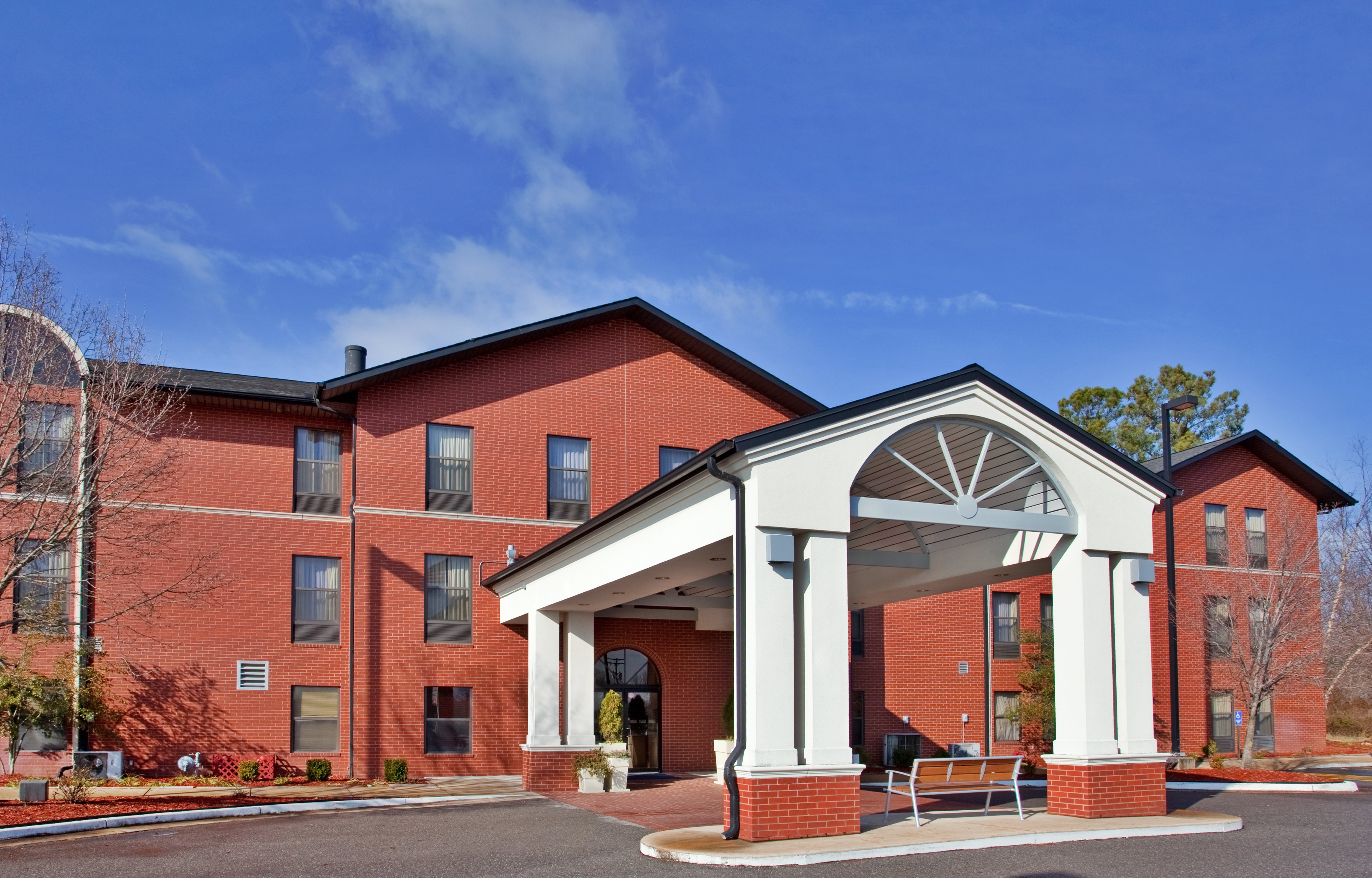 holiday inn express and suites batesville by ihg
