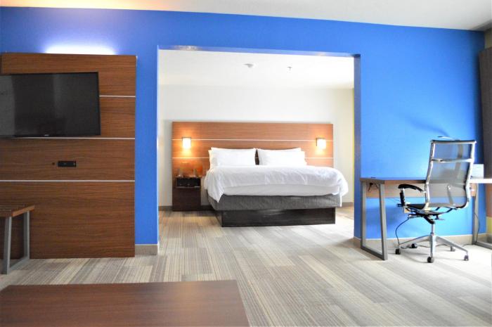holiday inn express and suites batesville by ihg