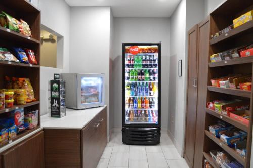 holiday inn express and suites batesville by ihg