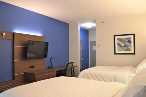 holiday inn express and suites batesville by ihg