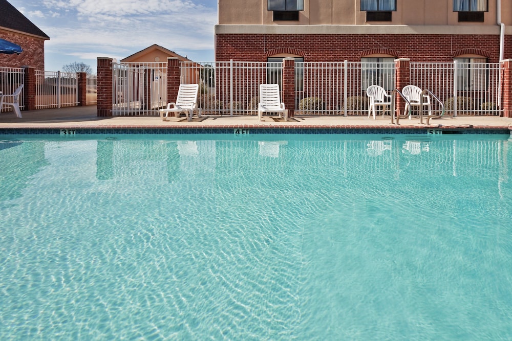 holiday inn express and suites forest by ihg