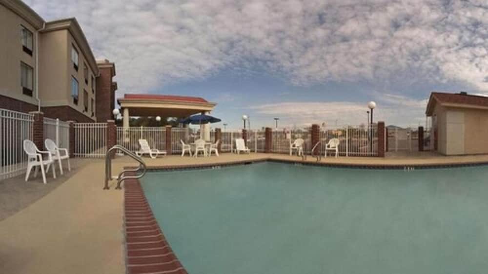 holiday inn express and suites forest by ihg
